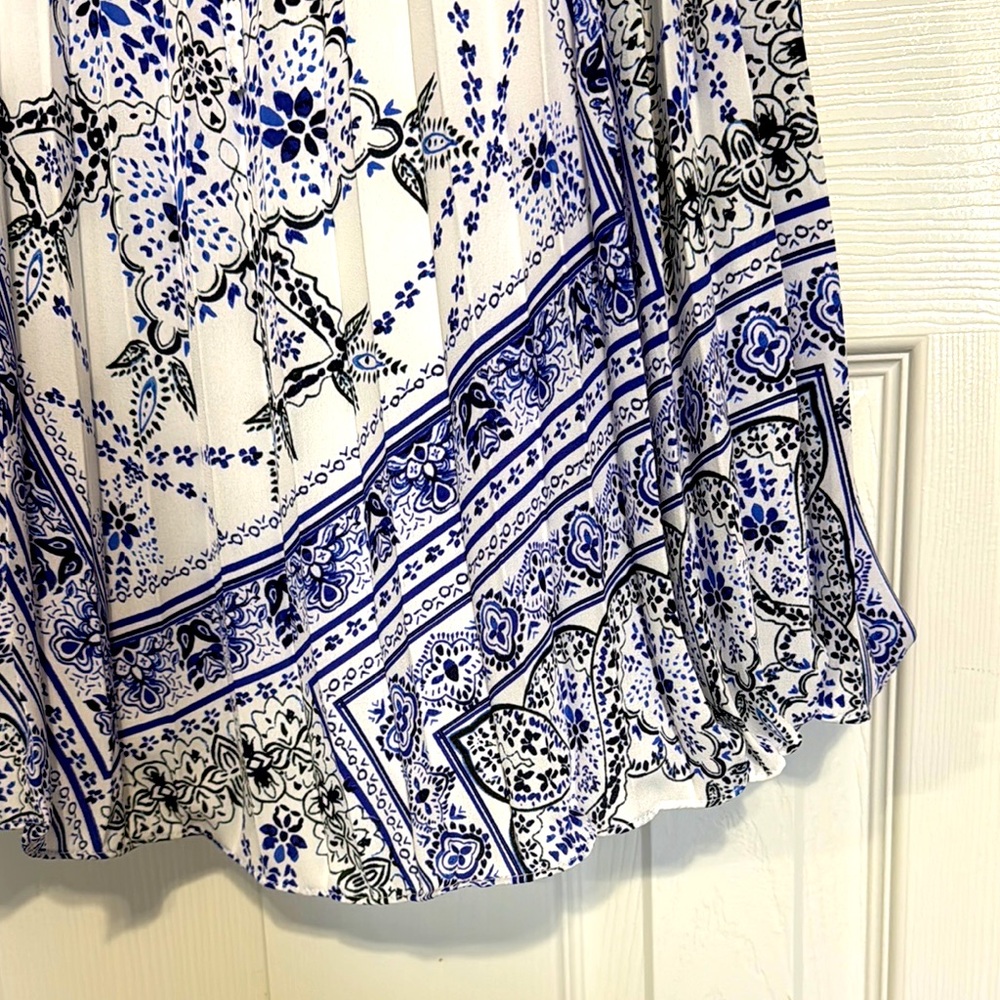 2 for $20✨NWOT - H&M Blue and White Pleated Dress | Size Small - Picture 5 of 6